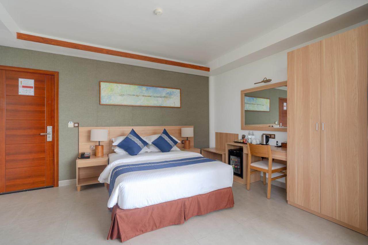 Ayala Oceanview Maldives Hotel Gulhi Exterior foto